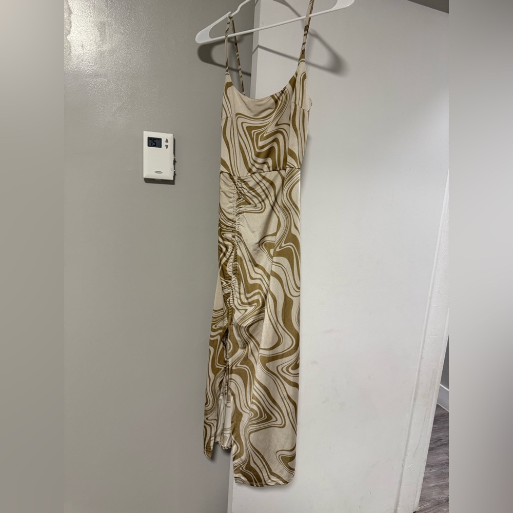 Forever 21 Cream and Gold Swirl Dress